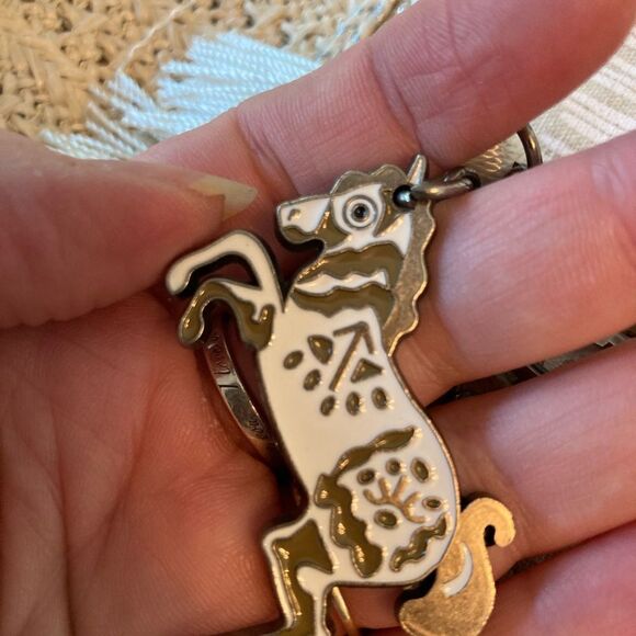 Sakroots NWOT Western/ Southwest vibe bag w/horse charms & tassels many pockets - Picture 3 of 14